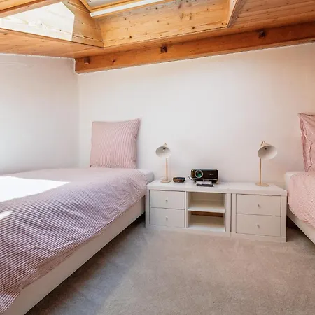 Panoramic View, Pool, Village & Slopes Appartement